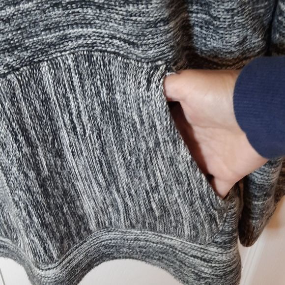 American Eagle Vintage sweater with hood, small - Picture 5 of 9